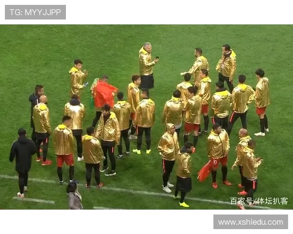 国安与上港激战正酣比分悬念不断球迷期待精彩瞬间